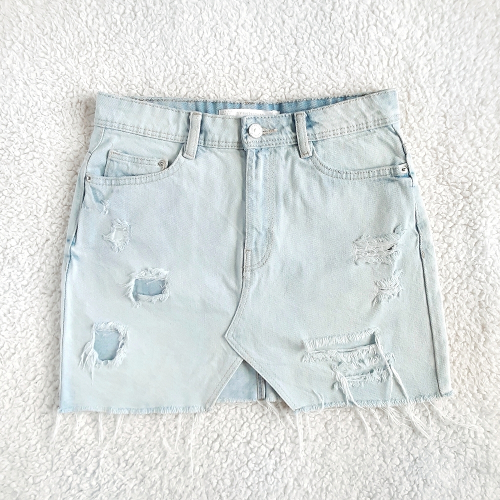 ZARA Trafaluc Denimwear Distressed Denim Mini Skirt Size XS / 26